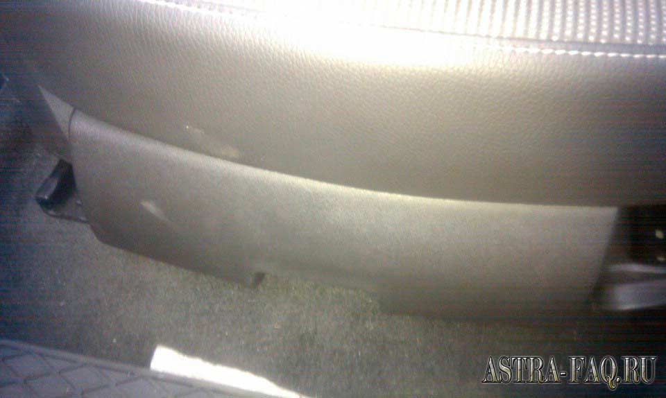 Дополнительный ящик под сиденье переднего пассажира на Astra J
