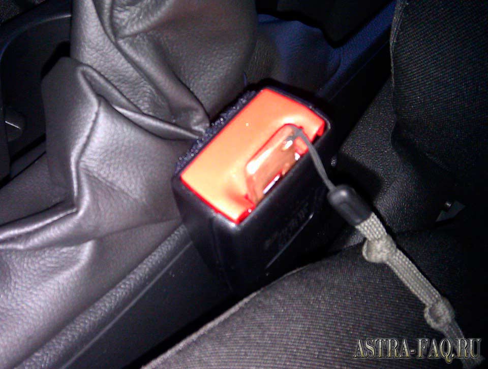 Как убрать писк непристегнутого ремня безопасности на Opel Astra J