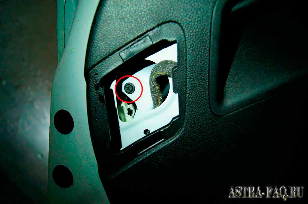 Как снять задние фонари на Opel Astra J