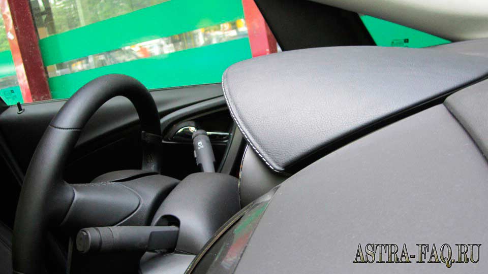 Козырек панели приборов в кожу на Opel Astra J