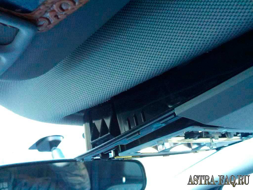 Как снять плафон освещения на Opel Astra J
