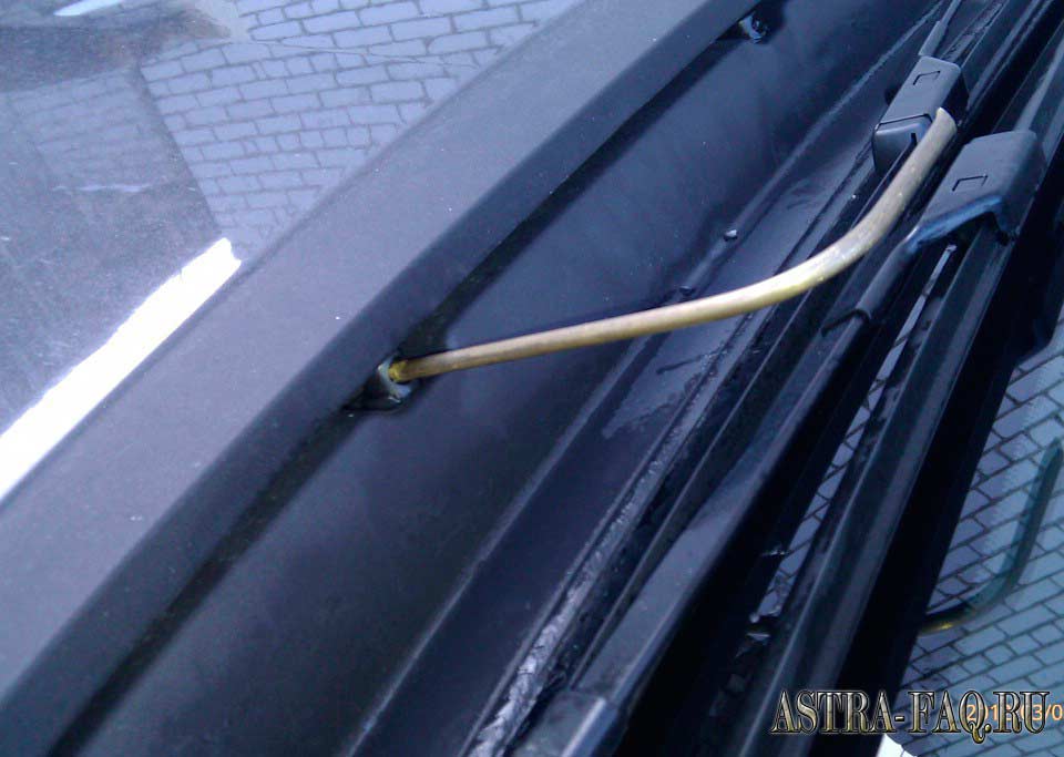 Ключ регулировки форсунок омывателя на Opel Astra J