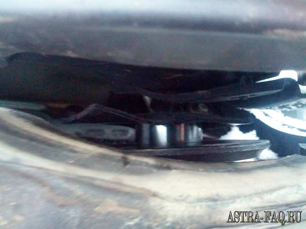 Устранение скрипа в районе лобового стекла на Opel Astra J GTC