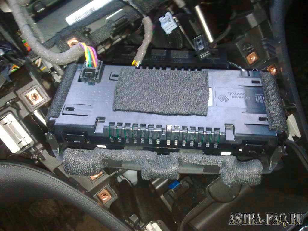 Скрип центральной консоли на Opel Astra J