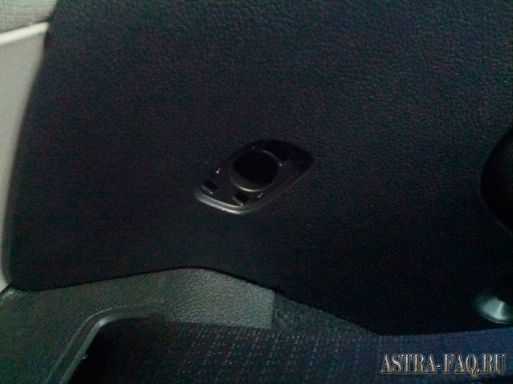 Как снять заднюю обшивку на Opel Astra J GTC