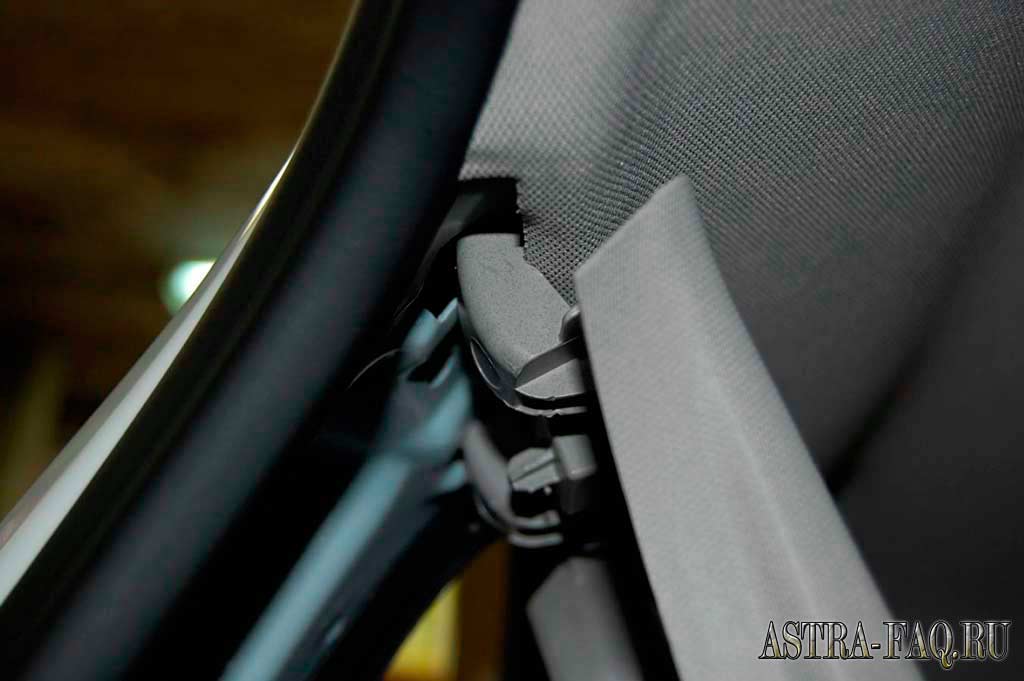 Как снять обшивку стойки ремня безопасности на Opel Astra J