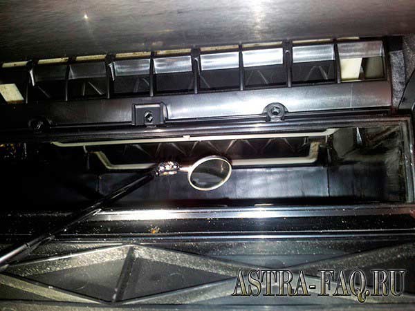 Чистка испарителя кондиционера на Opel Astra J