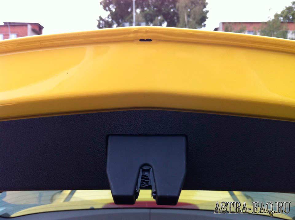 Ручка крышки багажника на Opel Astra J