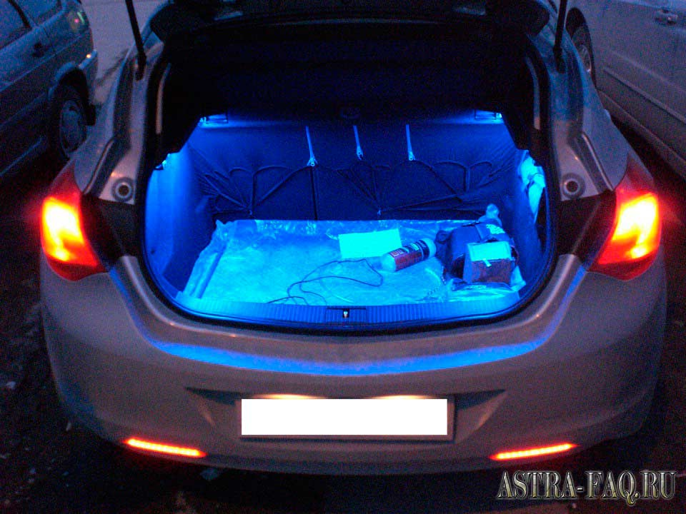 Светодиодная подсветка багажника на Opel Astra J