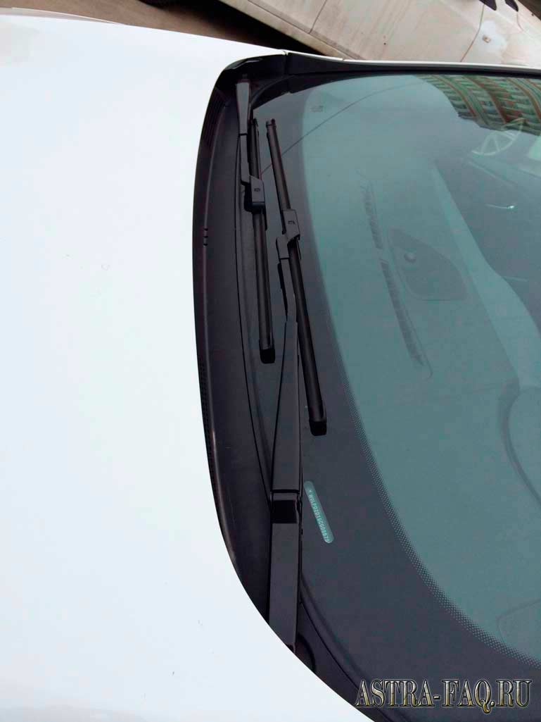 Замена щеток стеклоочистителя на Opel Astra J