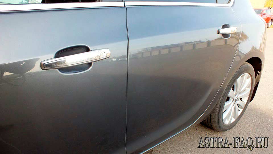 Уплотнитель задних дверей на Opel Astra J