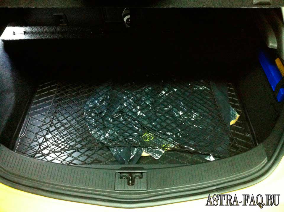 Сетка в багажник на Opel Astra J