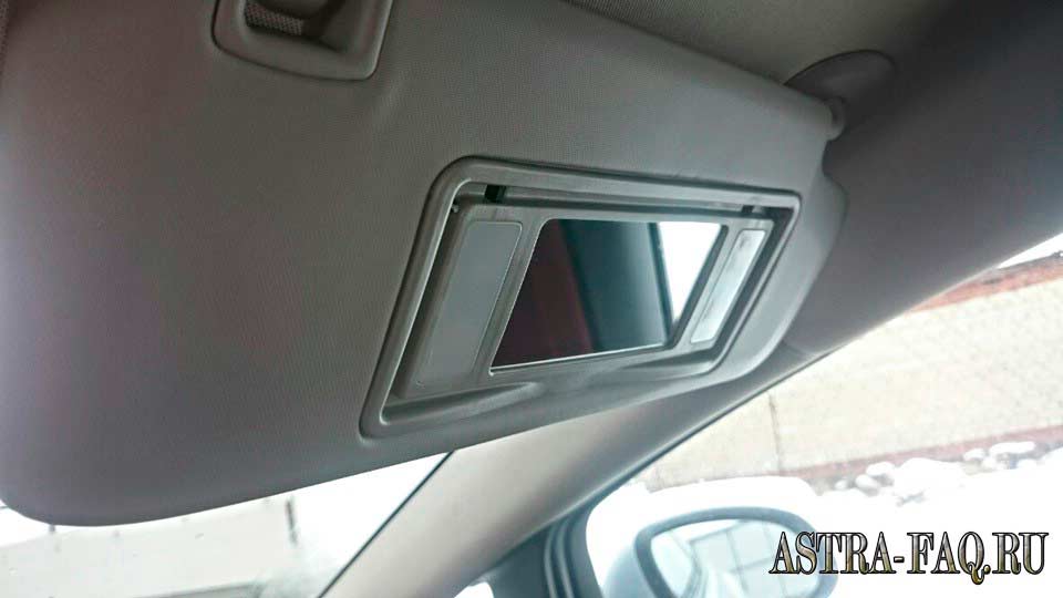 Ремонт крышки зеркала солнцезащитного козырька на Opel Astra J